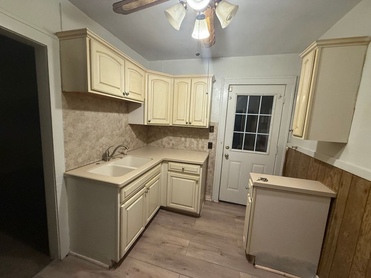 3935 E 147th St - Photo 2 of 9