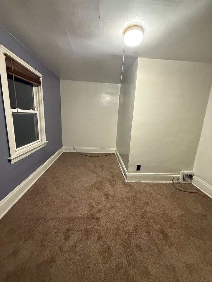 3935 E 147th St - Photo 5 of 9