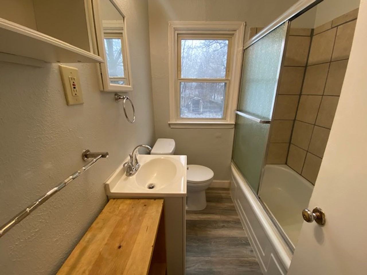 1368 Winton Ave - Photo 6 of 12
