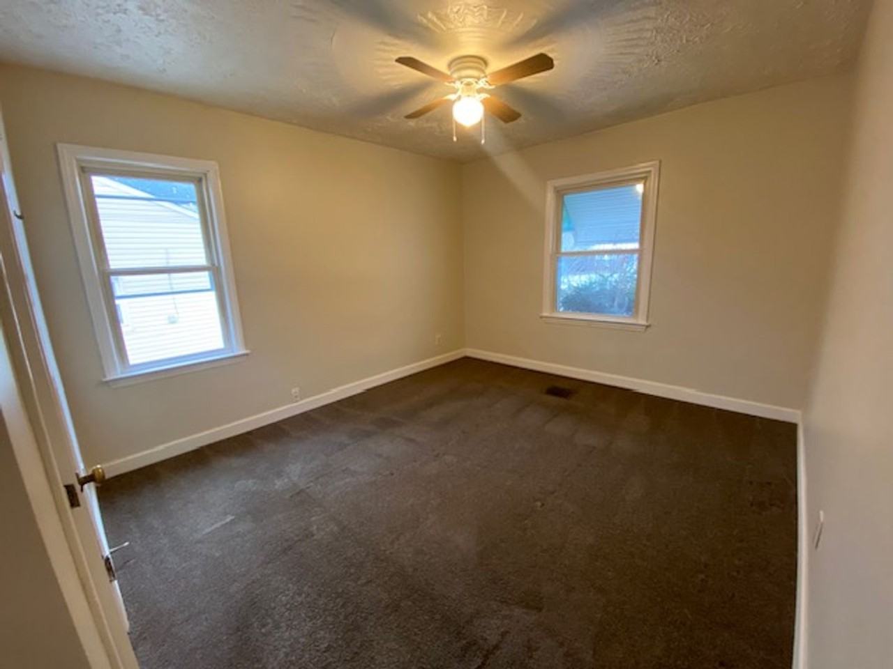 1368 Winton Ave - Photo 7 of 12