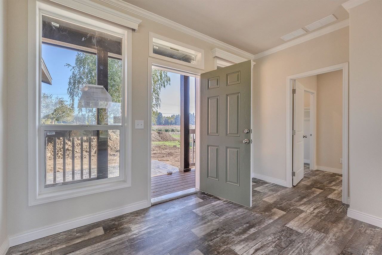 8105 Sw River Rd - Photo 2 of 27