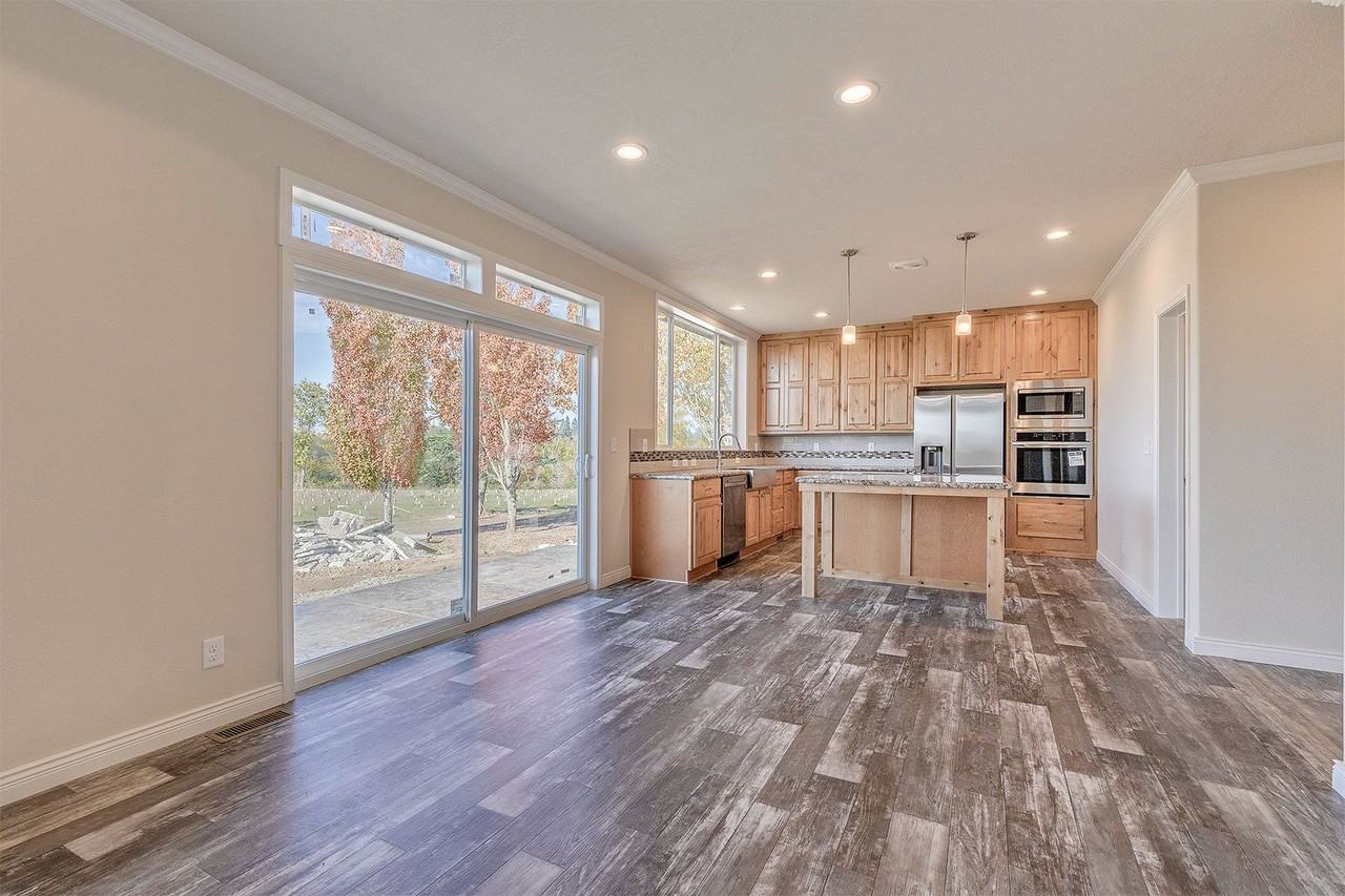 8105 Sw River Rd - Photo 7 of 27