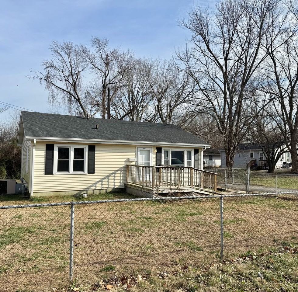 202 N Wooldridge Rd - Photo 2 of 23