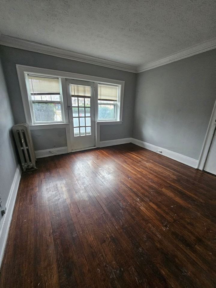 16812 Madison Ave - Photo 3 of 13