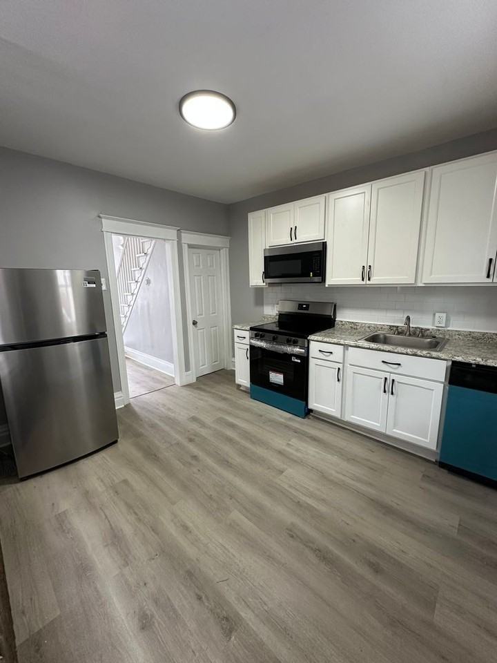 1345 S Taylor St - Photo 6 of 12