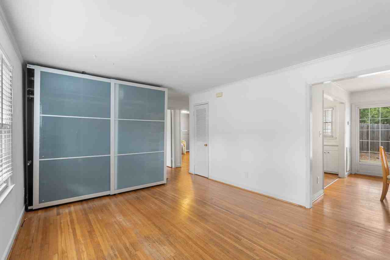 918 Mcalway Rd #B - Photo 3 of 27