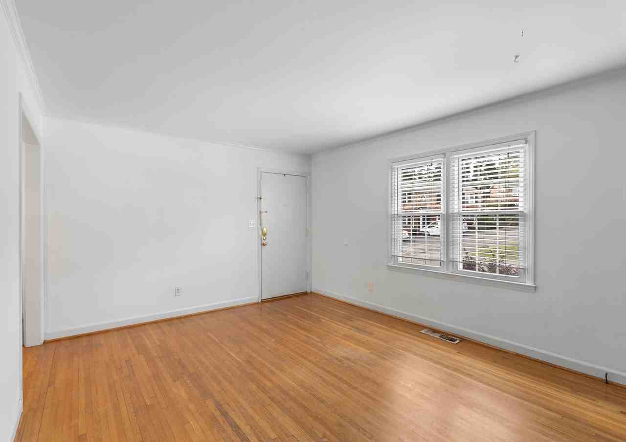 918 Mcalway Rd #B - Photo 4 of 27