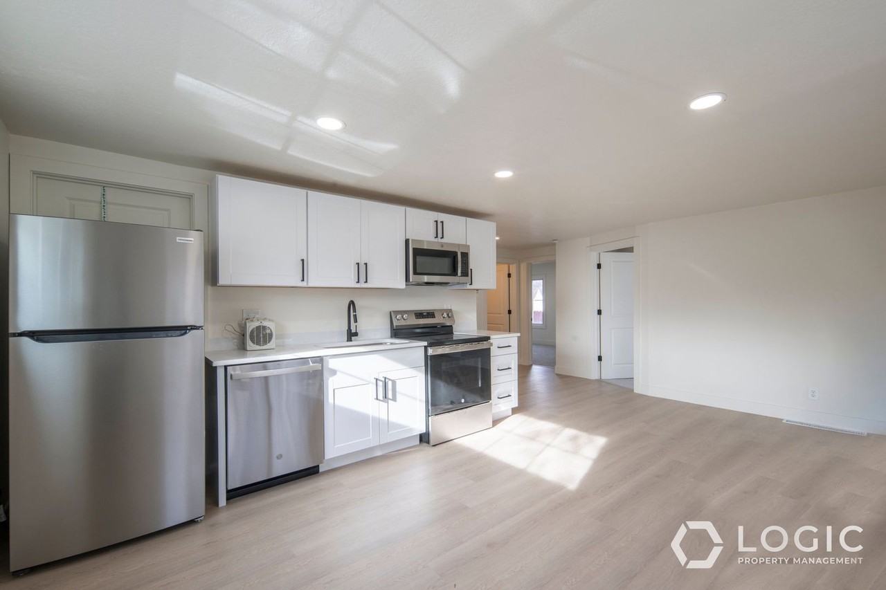 7808 S 1000 E - Photo 6 of 20