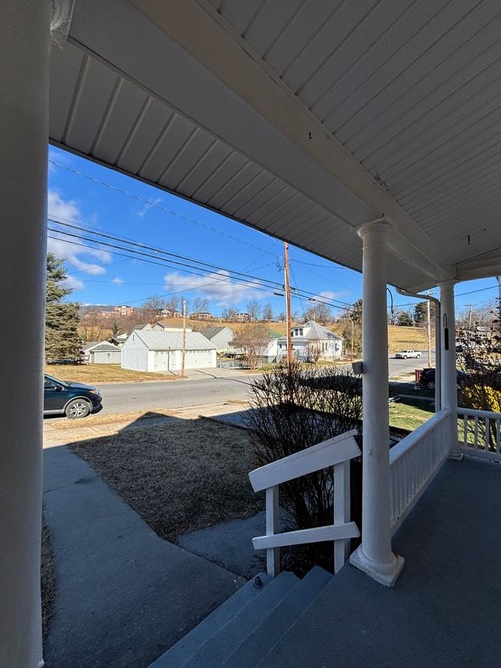 14 W Carrollton Ave - Photo 6 of 50