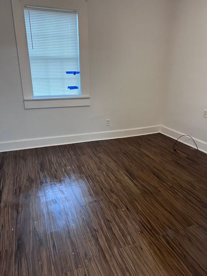 2219 Locust St - Photo 5 of 8