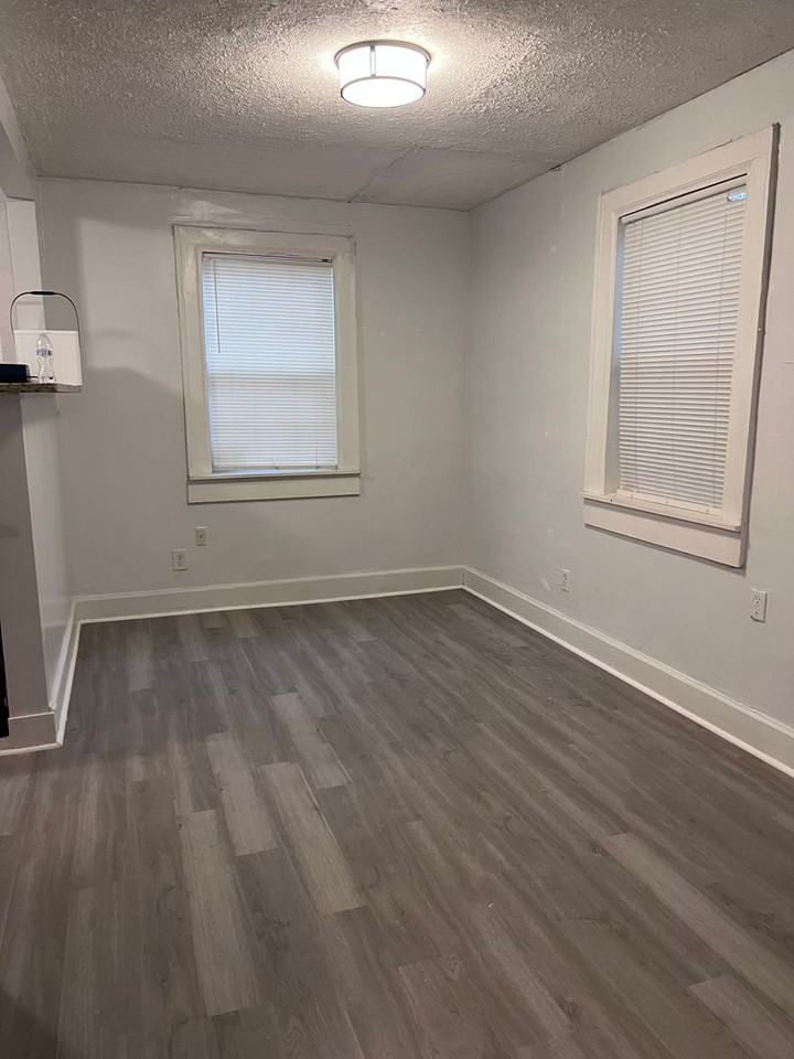 2219 Locust St - Photo 6 of 8