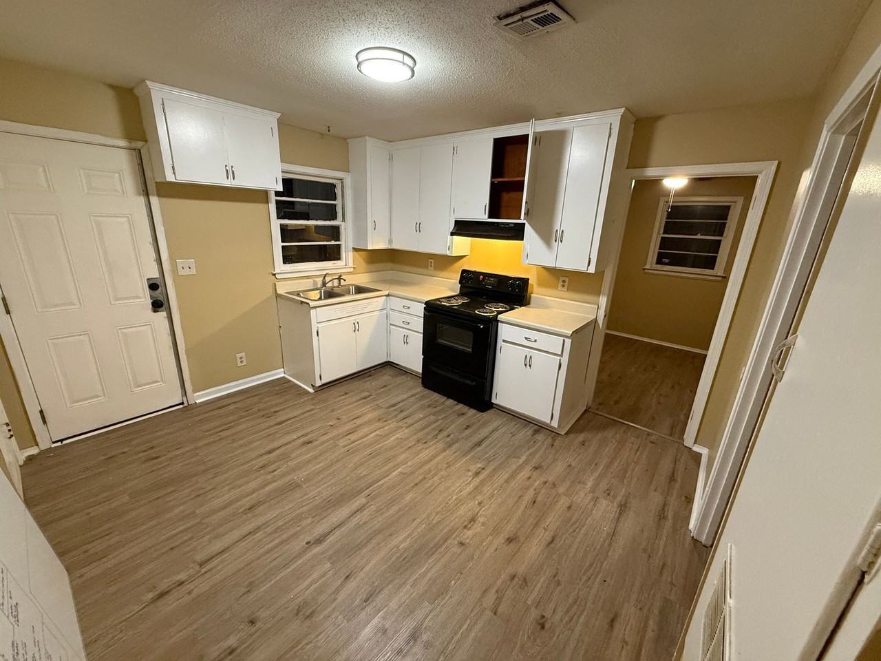 5002 Greensboro Ct - Photo 4 of 11