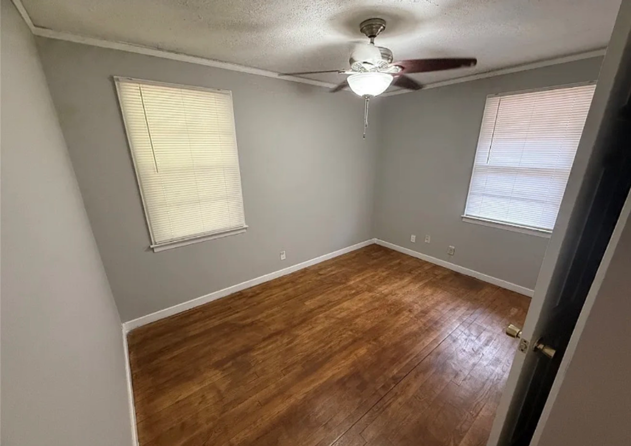 2030 Windsor Ave - Photo 4 of 10
