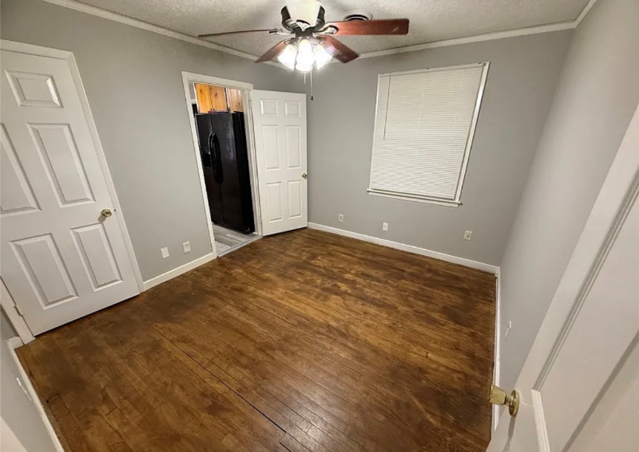 2030 Windsor Ave - Photo 5 of 10