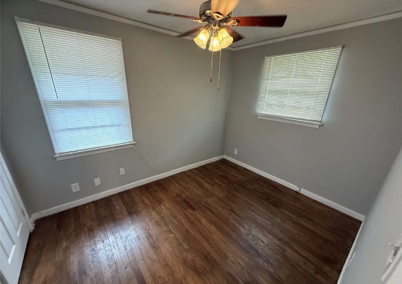 2030 Windsor Ave - Photo 6 of 10