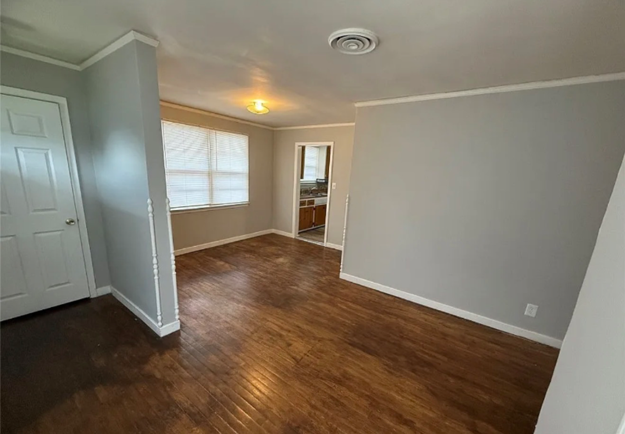 2030 Windsor Ave - Photo 7 of 10