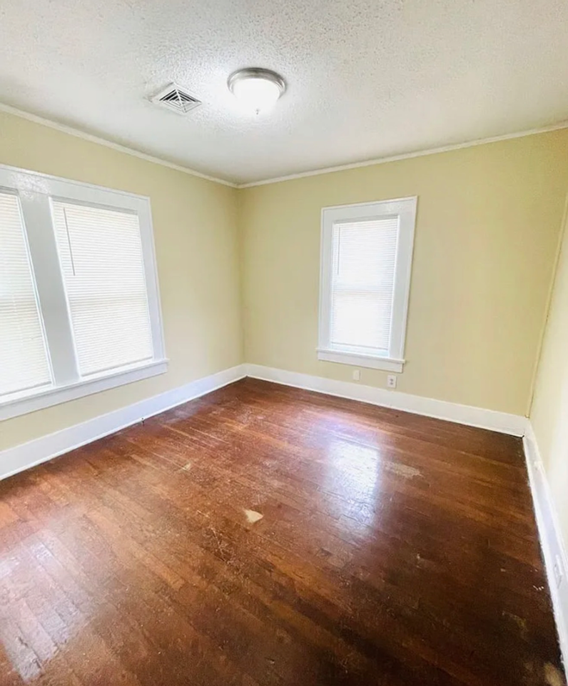 2034 E 3rd St - Photo 4 of 10