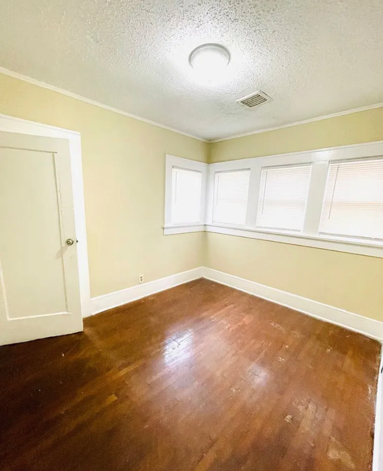 2034 E 3rd St - Photo 5 of 10