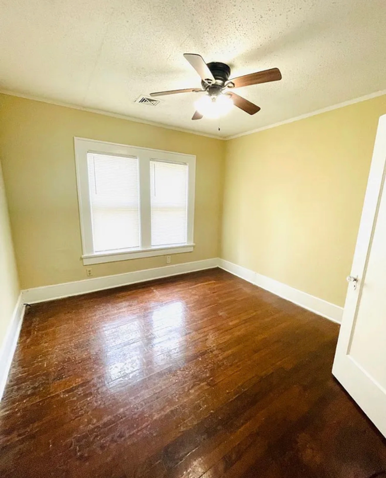 2034 E 3rd St - Photo 7 of 10