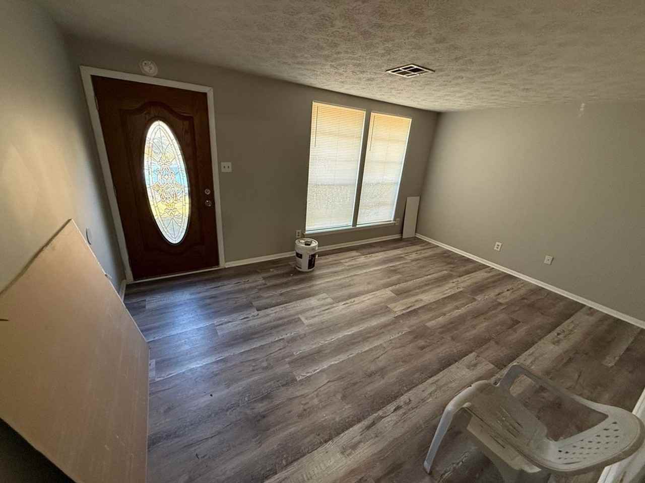 106 White Oak Dr - Photo 2 of 9