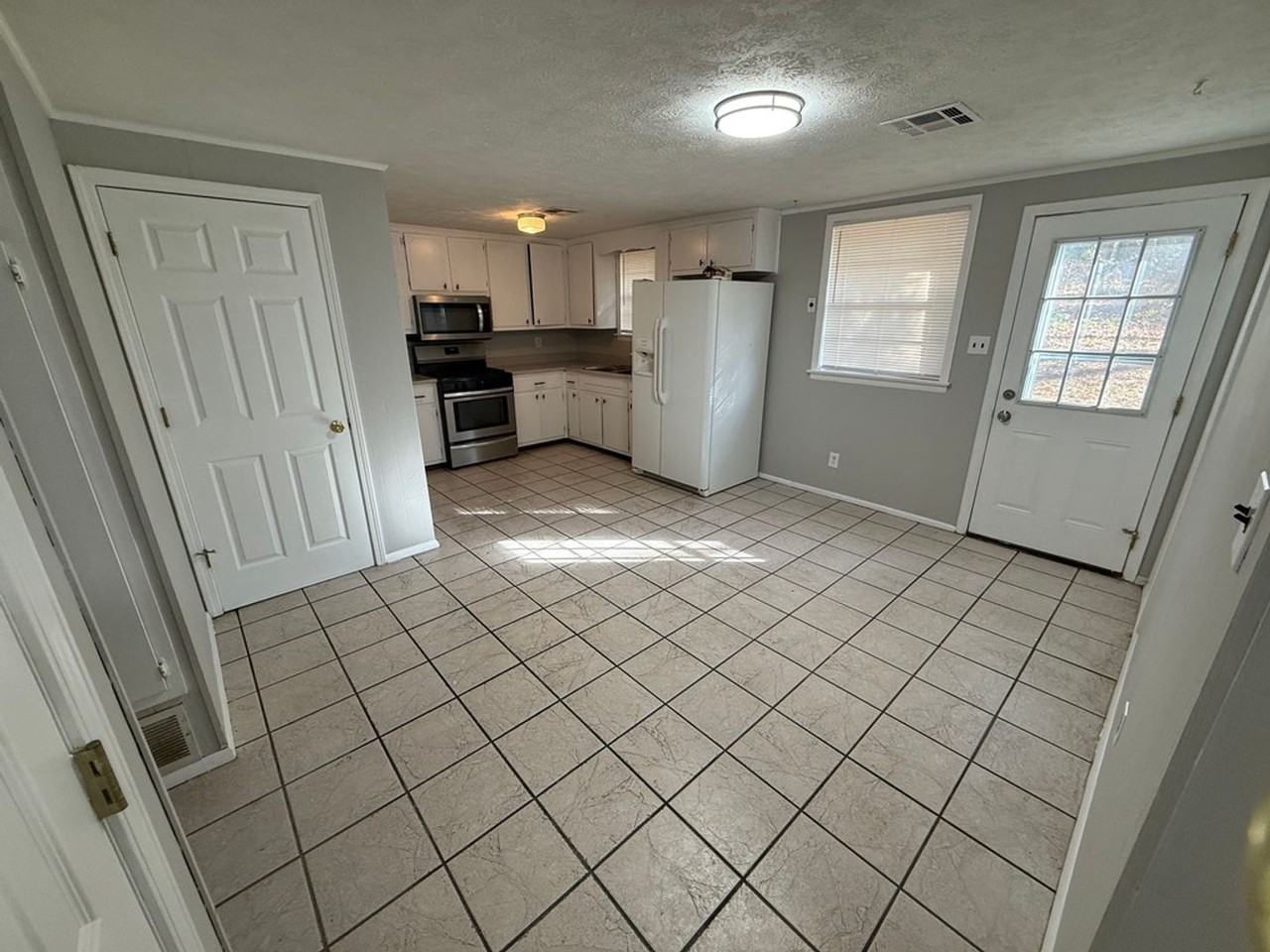 106 White Oak Dr - Photo 3 of 9