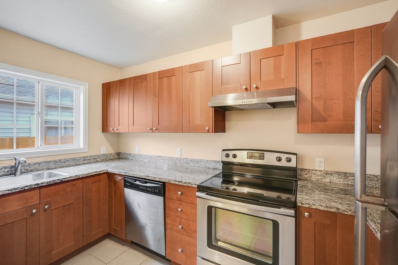 4811 N Maryland Ave - Photo 3 of 12