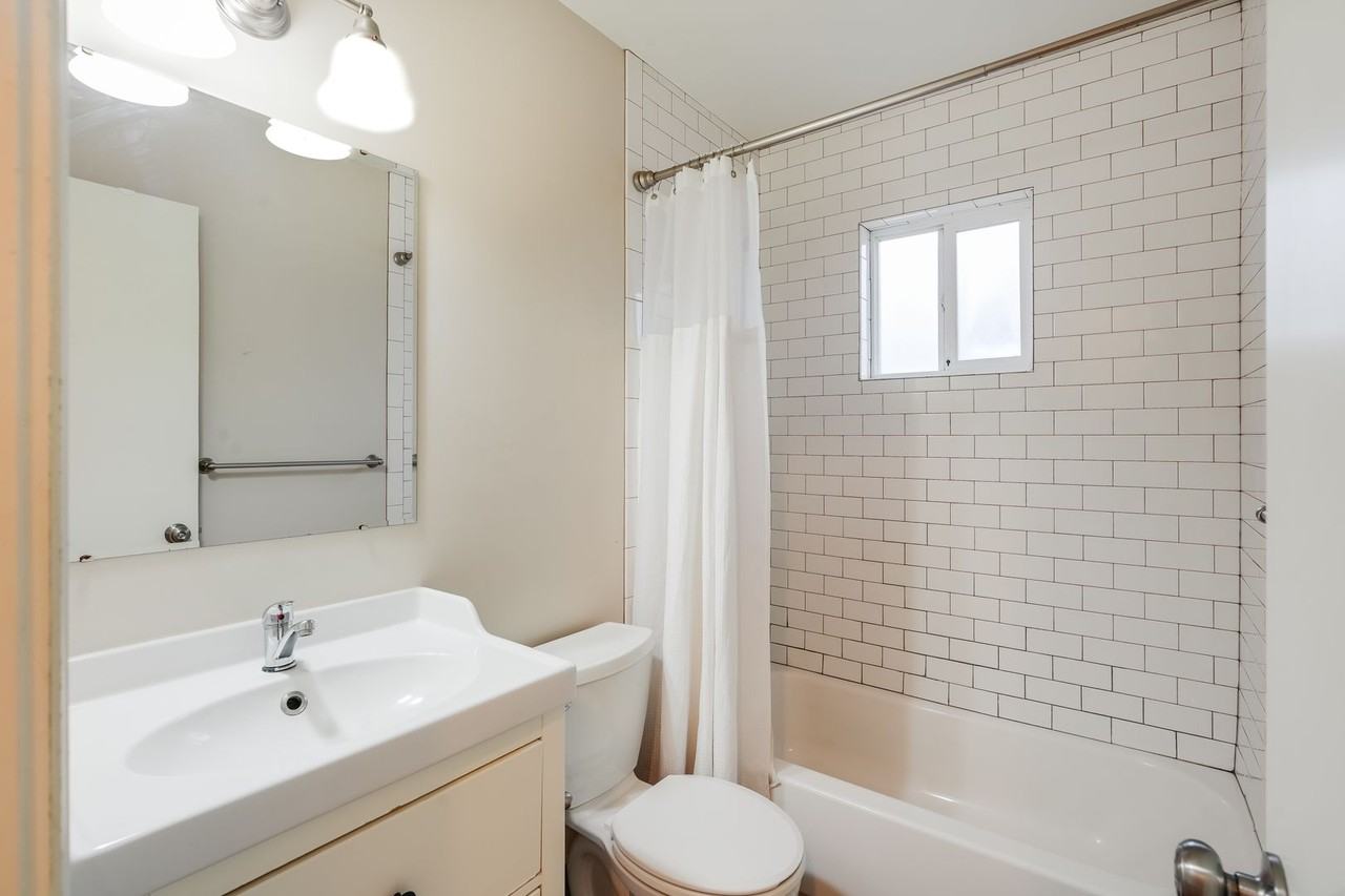 4811 N Maryland Ave - Photo 6 of 12