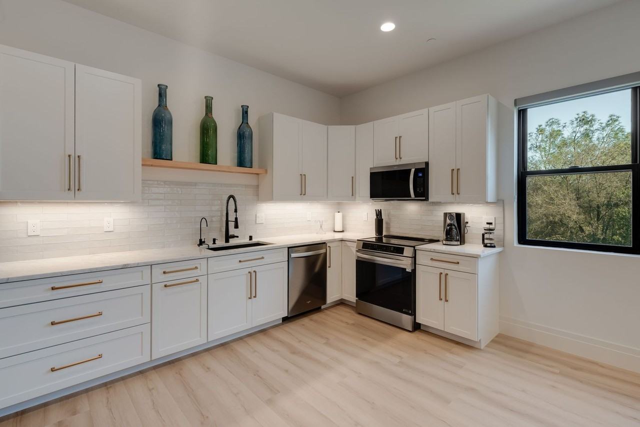 495 Encina Dr - Photo 2 of 24