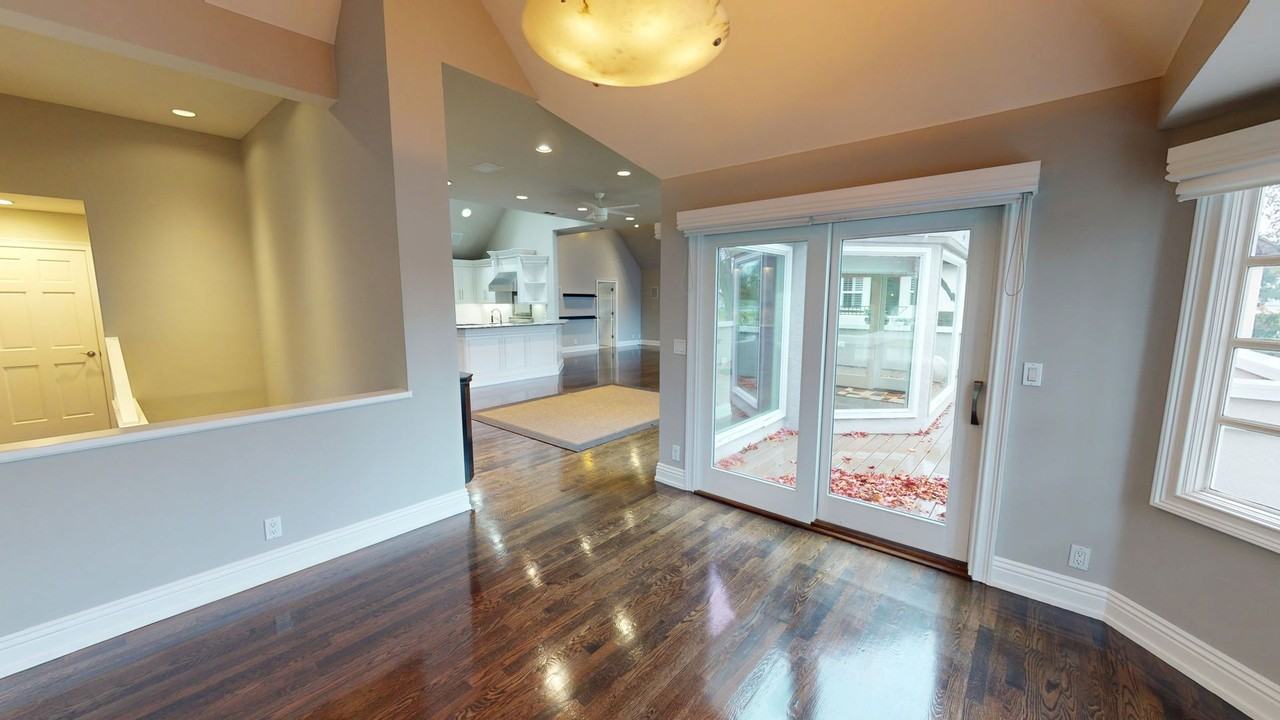 945 Bay Cir - Photo 7 of 37