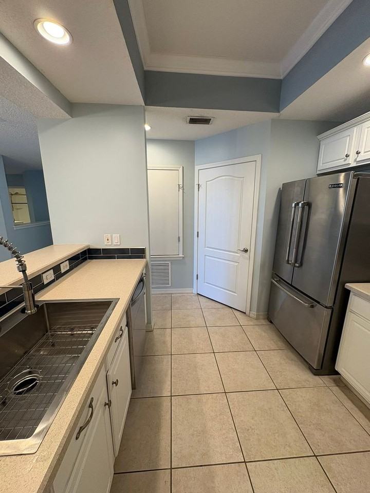 1202 Makarios Dr - Photo 6 of 24