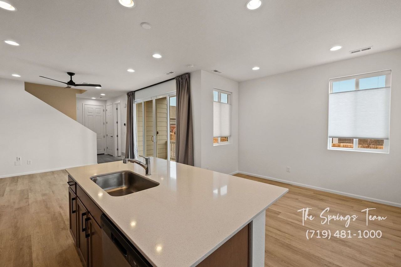 2428 Vanhoutte Vw - Photo 7 of 34