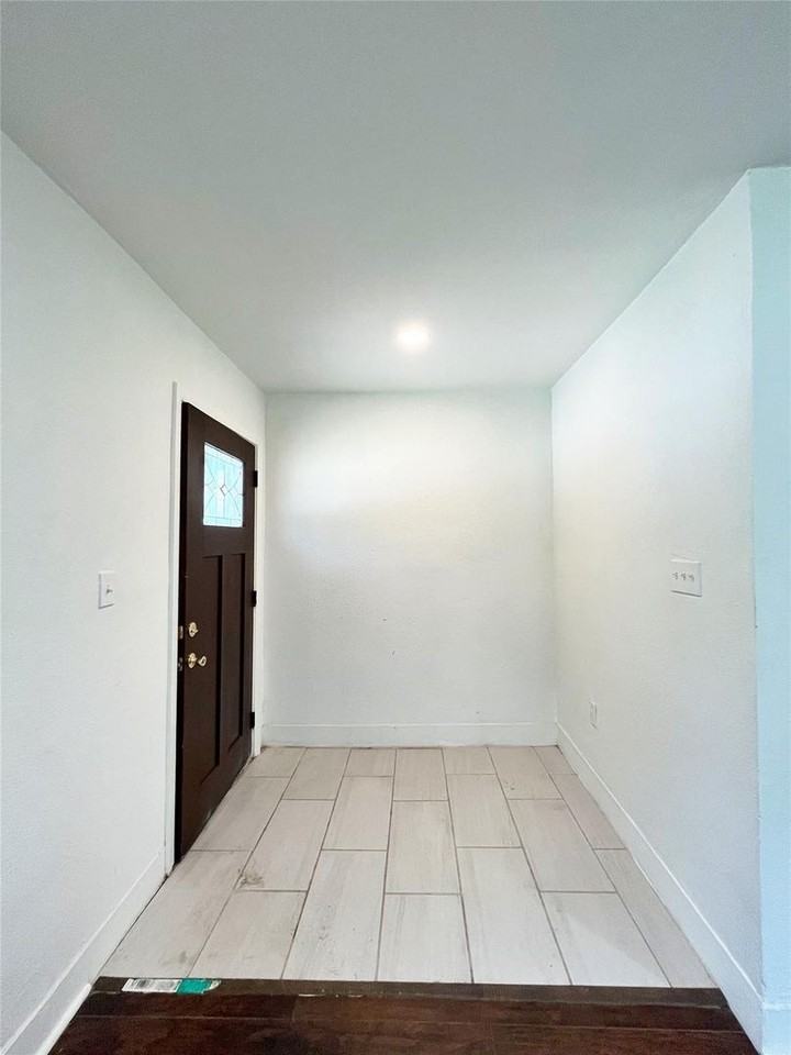 601 Blevins St - Photo 4 of 24