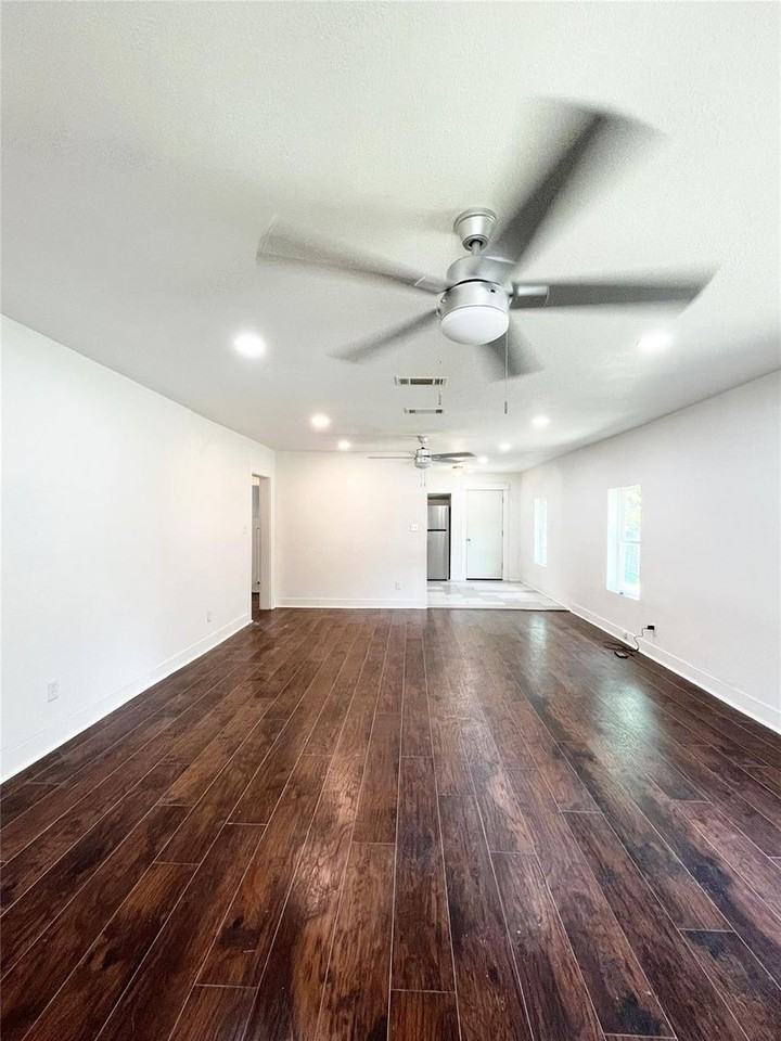 601 Blevins St - Photo 7 of 24