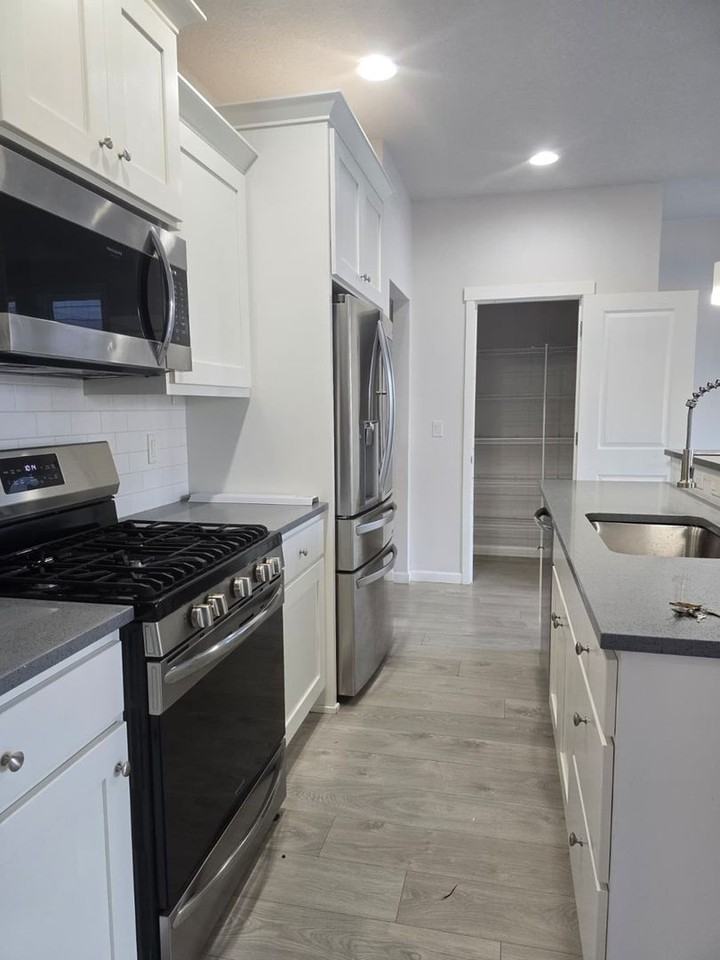 173 N 7th Ave - Photo 3 of 25