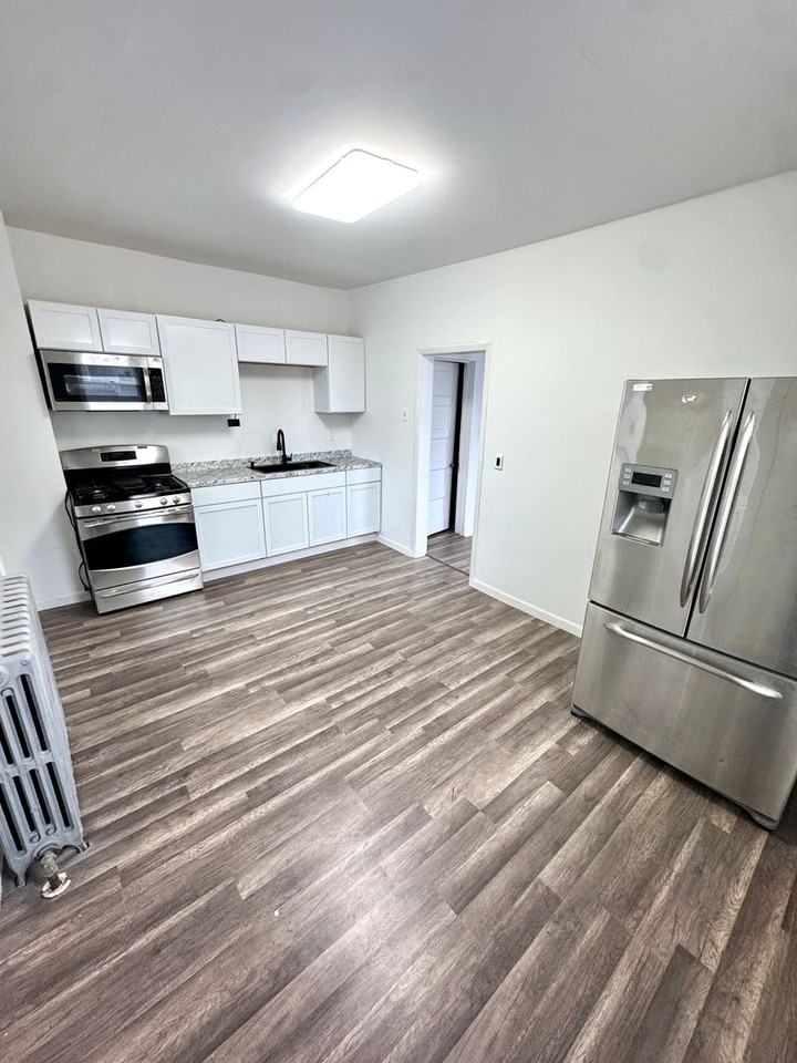 640 10th Ave - Photo 6 of 18