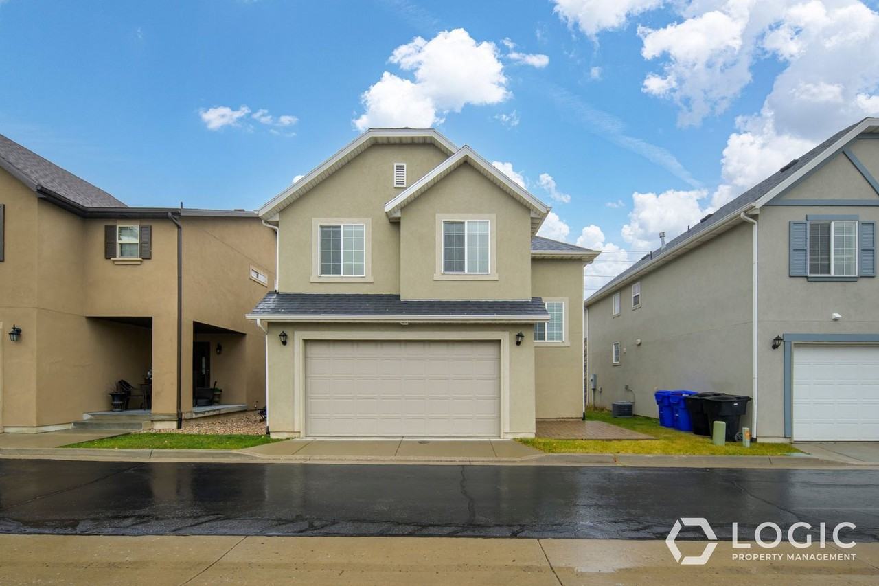 692 W Chase Ln - Photo 2 of 20