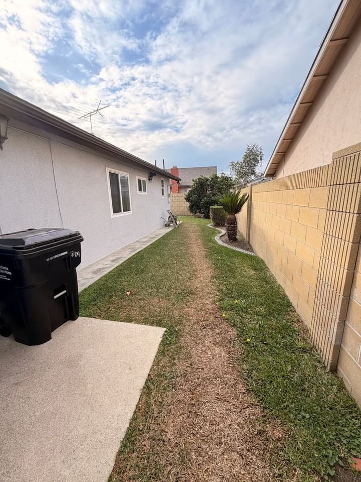 18409 Winslow Pl - Photo 4 of 44