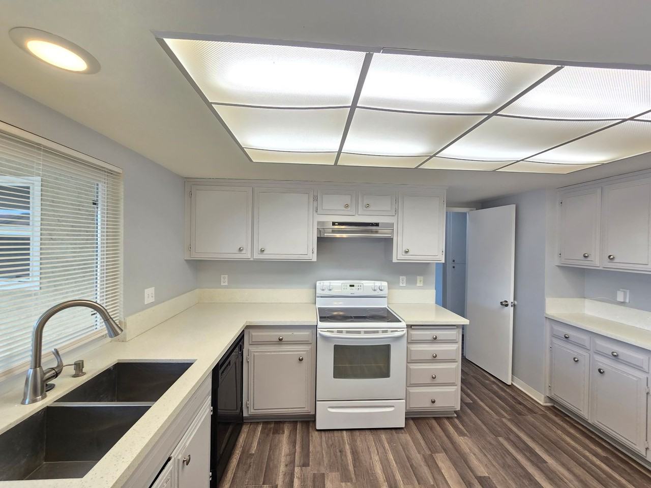 10616 Proctor Blvd - Photo 3 of 23