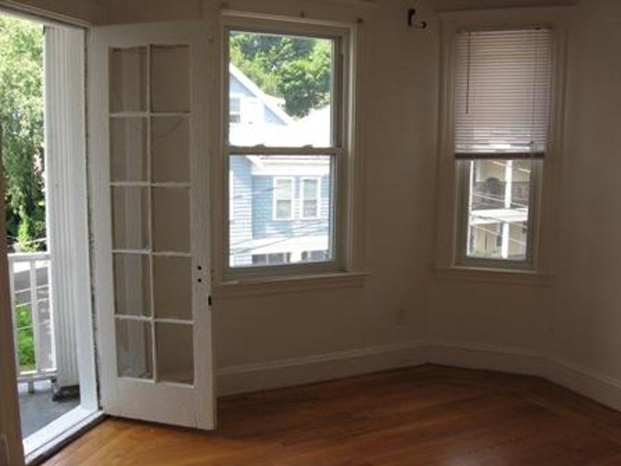 40 Atkins St - Photo 5 of 15