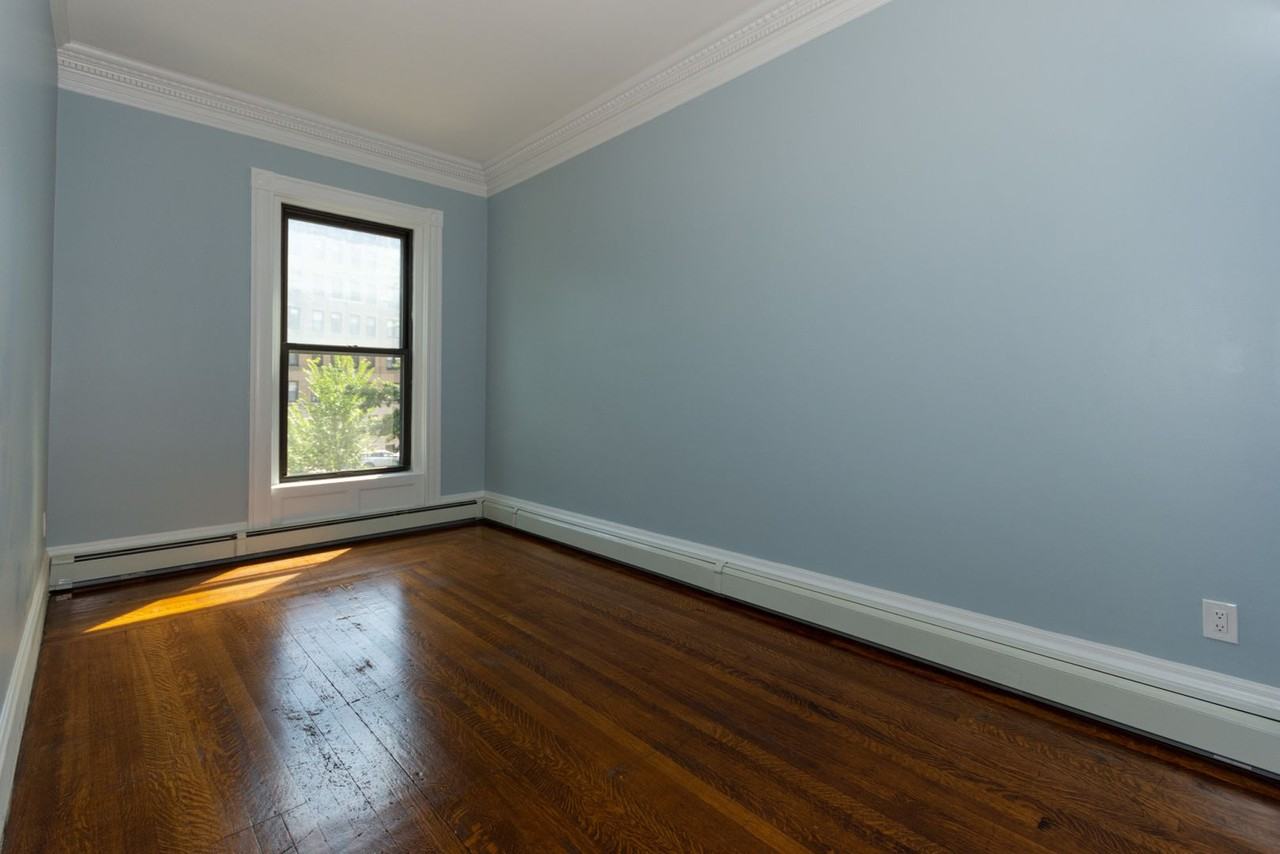 13 Bay State Rd - Photo 4 of 10