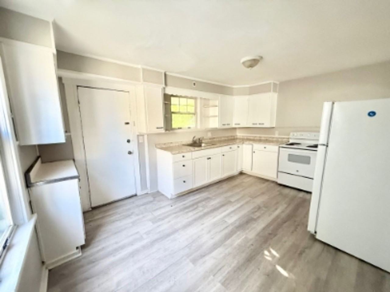 927 Vankirk St #1 - Photo 2 of 7