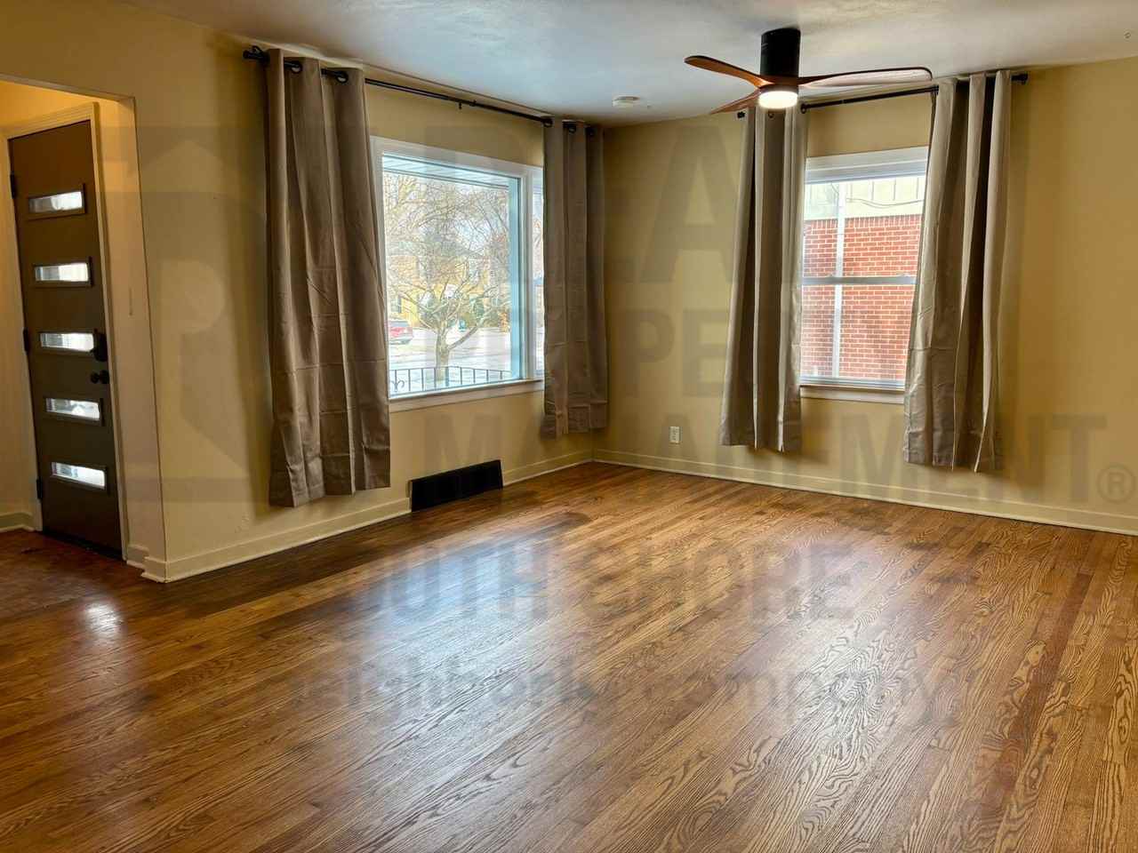 304 Beverly Pl - Photo 3 of 16