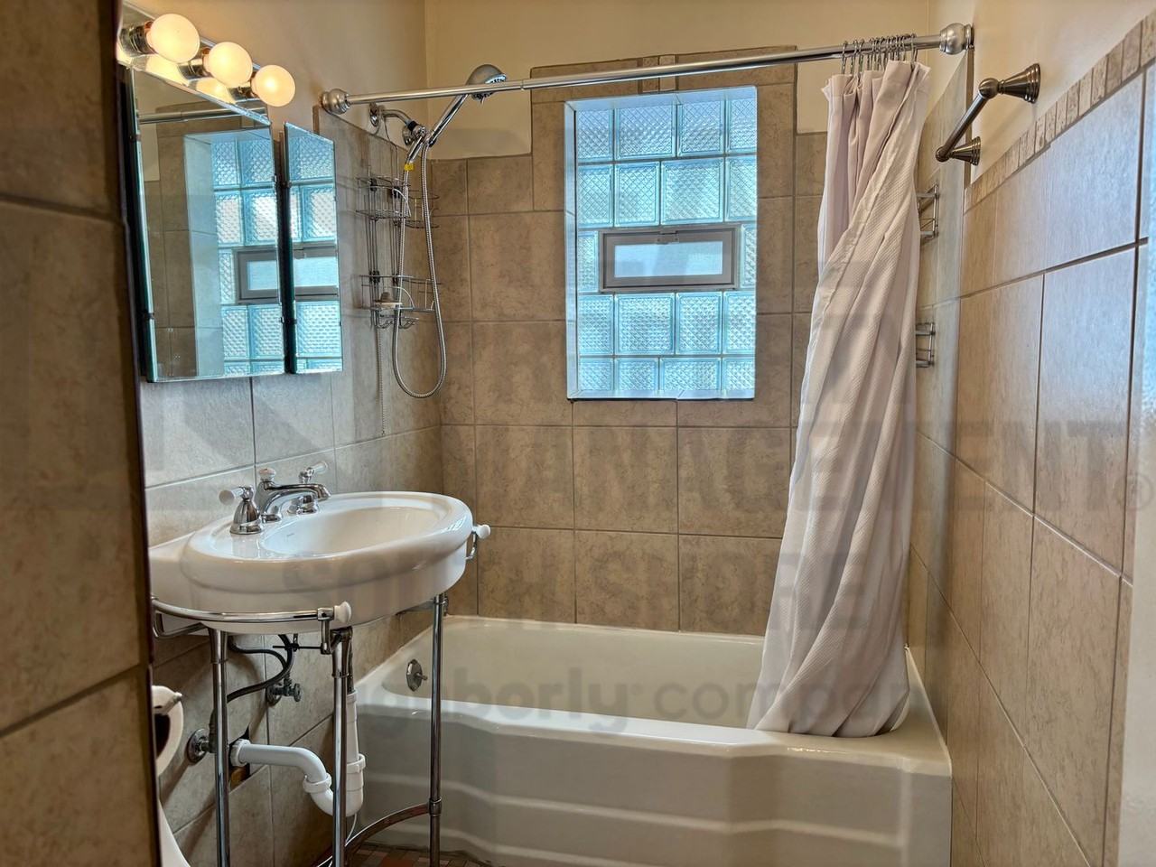 304 Beverly Pl - Photo 7 of 16