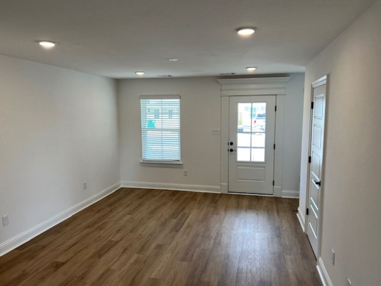 14967 Rowan Oak St - Photo 4 of 18