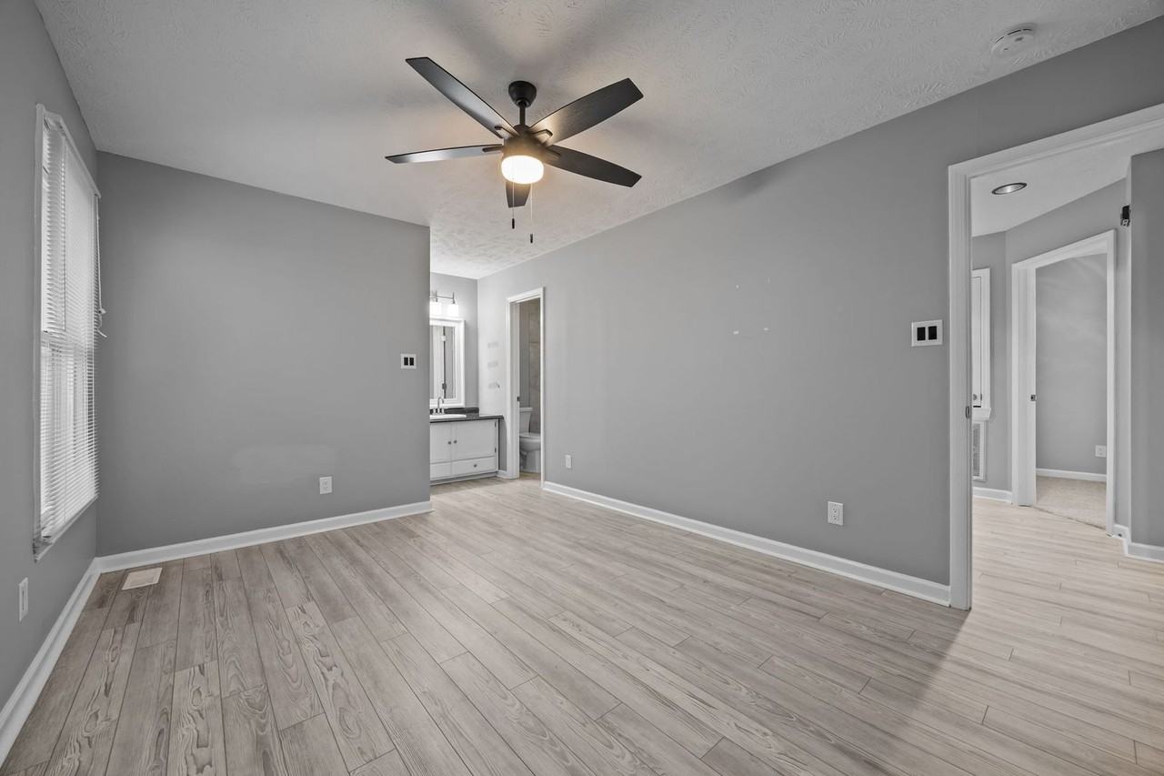 4320 Falls Dr - Photo 3 of 47