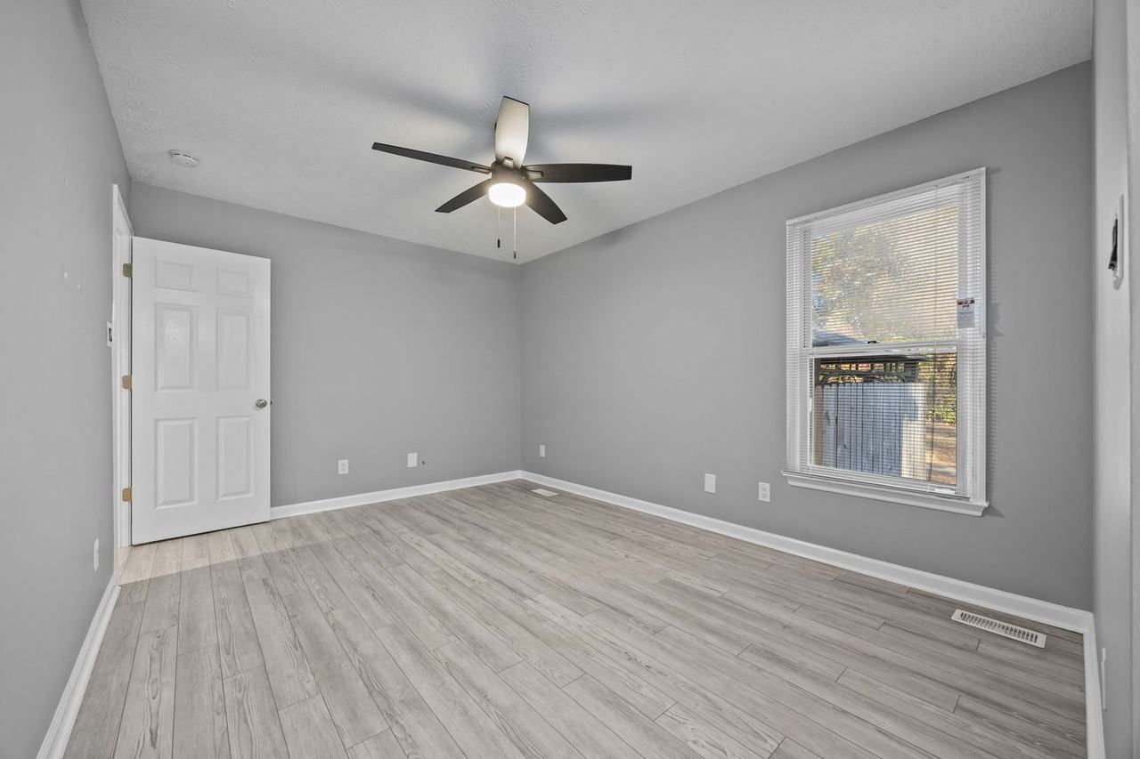 4320 Falls Dr - Photo 5 of 47