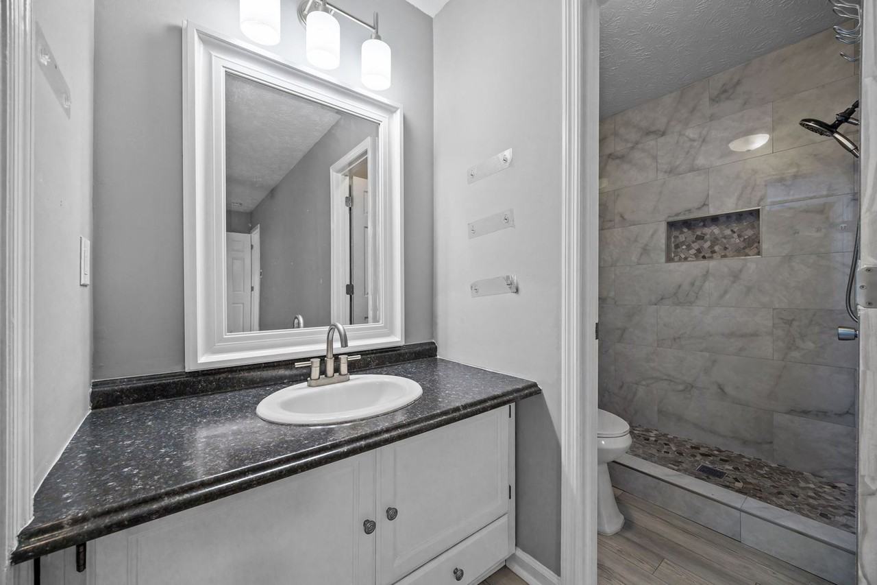 4320 Falls Dr - Photo 6 of 47