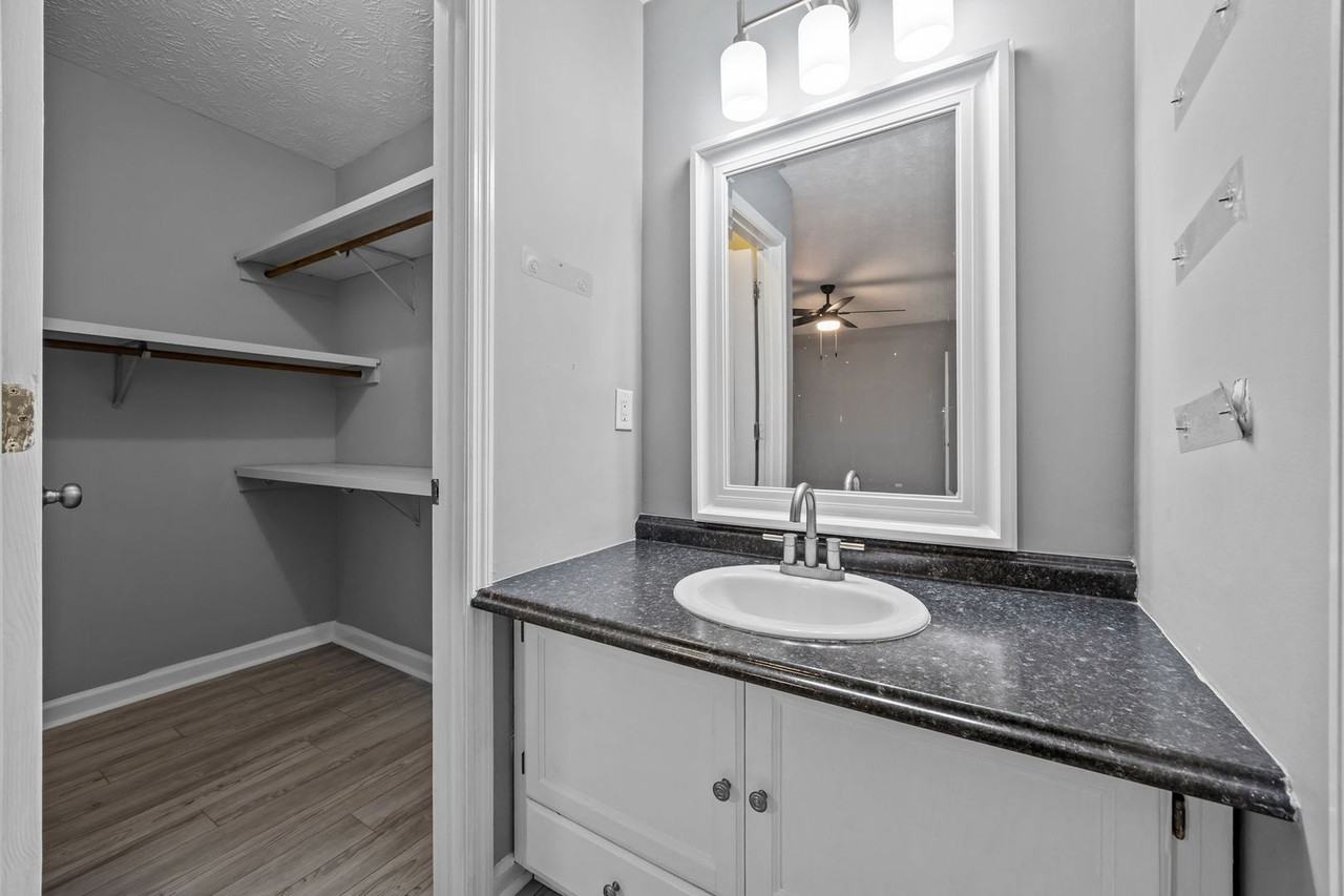 4320 Falls Dr - Photo 7 of 47