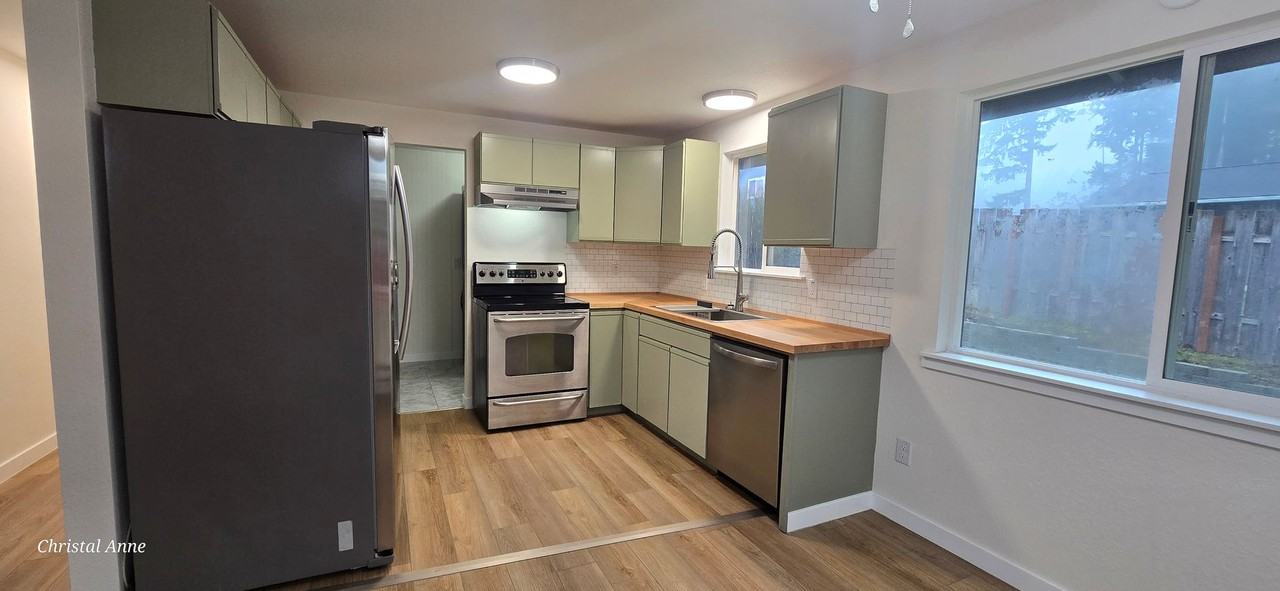 420 Ne Schooner Loop - Photo 3 of 29