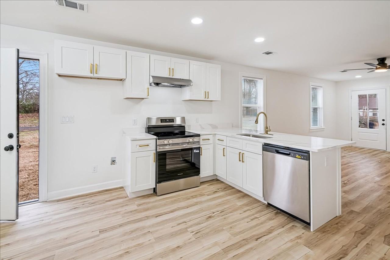 825 N 7th St - Photo 4 of 33